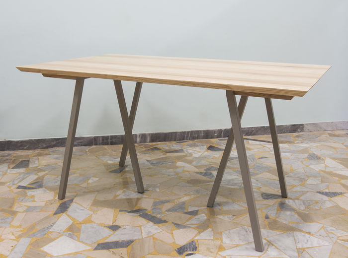 Tavolo in legno di frassino con prolunghe