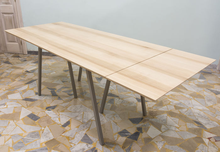 Extendable Table in Ash wood