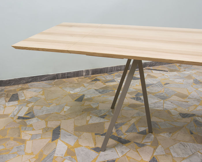 Tavolo in legno di frassino con prolunghe