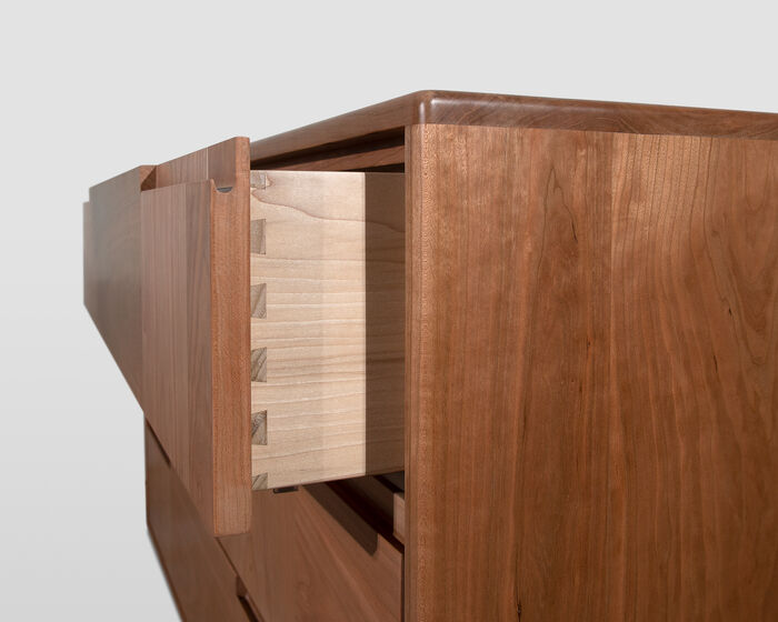 Dreischubladen Kommode im skandinavischen Stil aus massivem Kirschholz