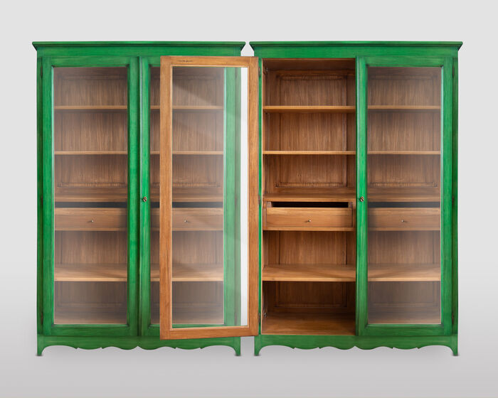 Grüne Bücherschränke