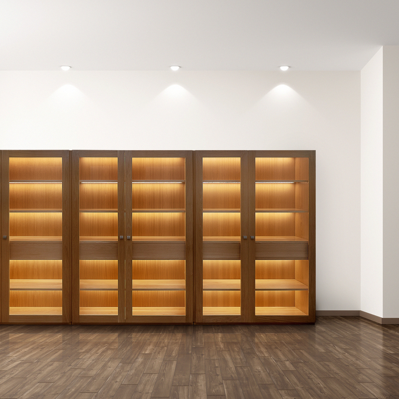 Handgefertigtes modernes Eichenholz-Bücherregal mit LED-Beleuchtung