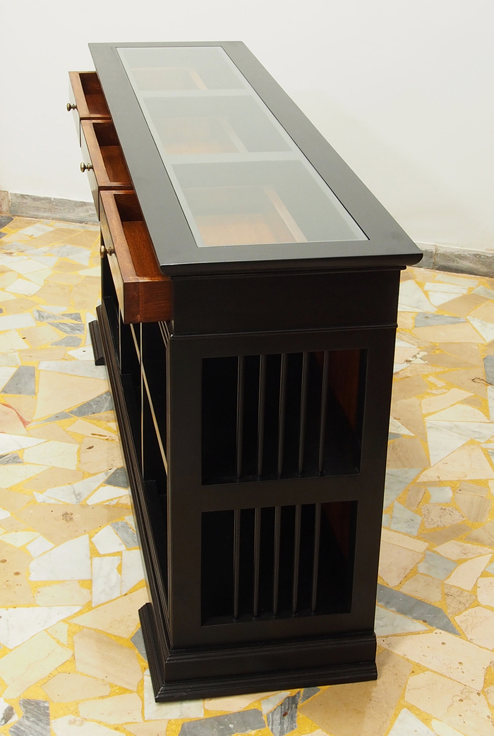 TV-Möbel mit Tischplatte aus Glas