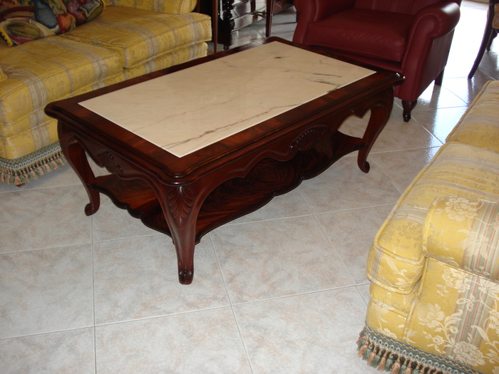 Couchtisch aus Mahagoniholz