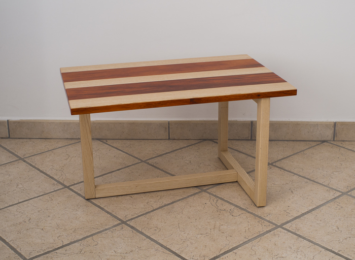 Couchtischpaar aus Padouk und Eschenholz