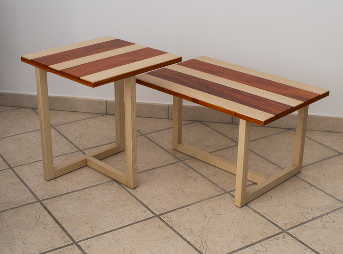 Couchtischpaar aus Padouk und Eschenholz