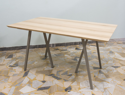 Extendable Table in Ash wood