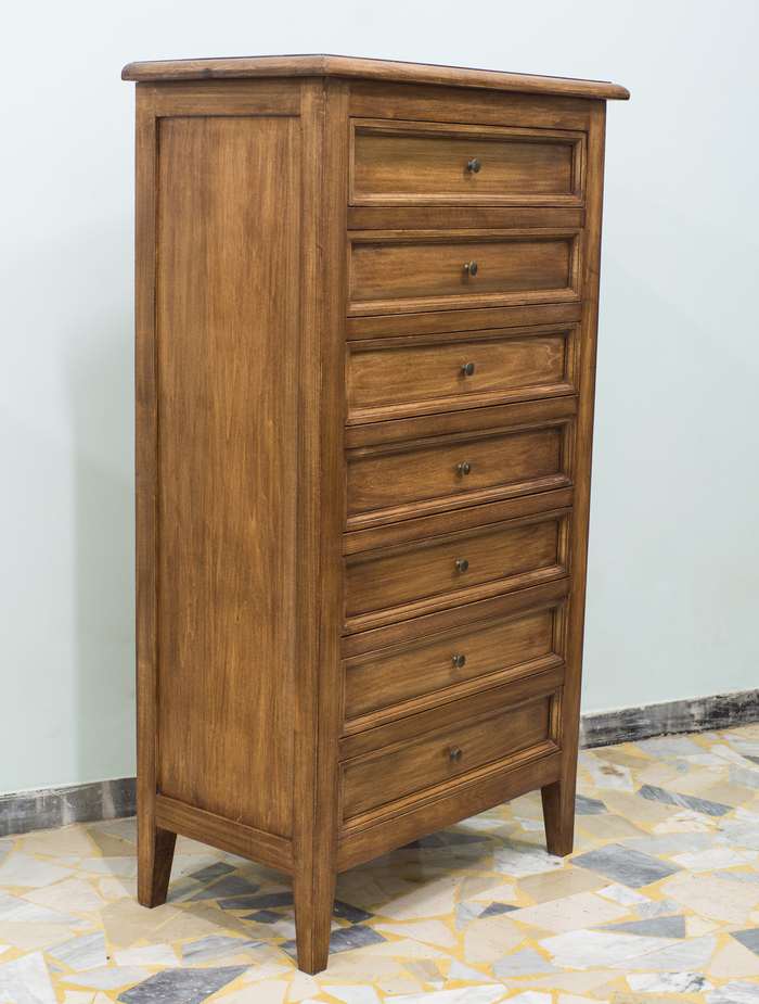 Cassettiera con sette cassetti