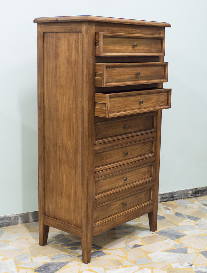 Cassettiera con sette cassetti