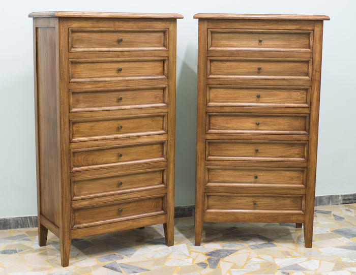 Cassettiera con sette cassetti