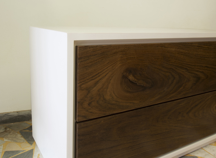 Schubladenschrank in Weiß und Walnuss 