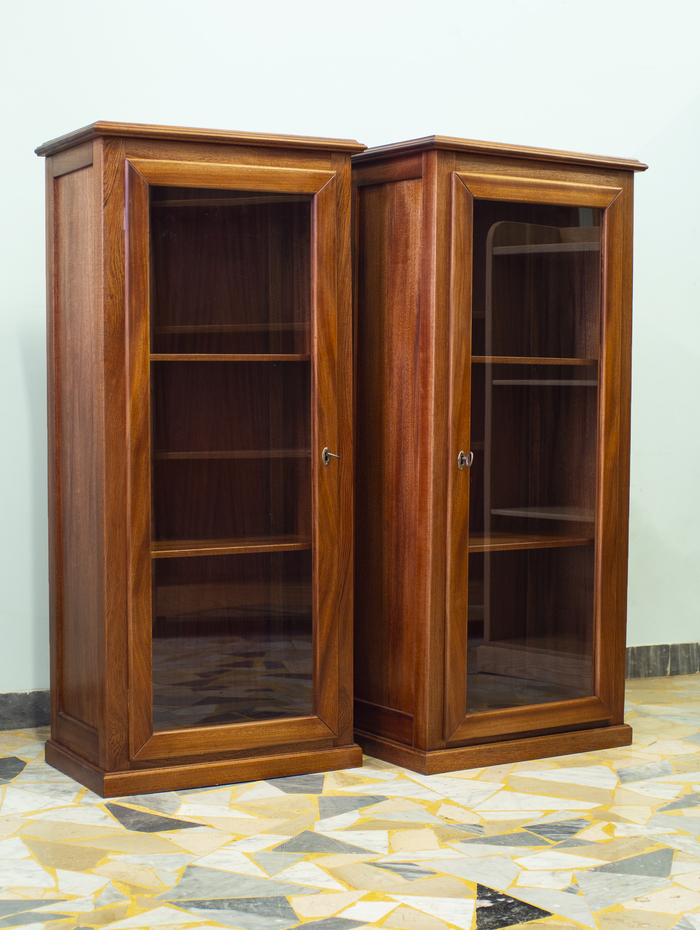 Mahagoni Bücherregal mit Glastüre