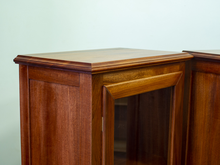 Mahagoni Bücherregal mit Glastüre