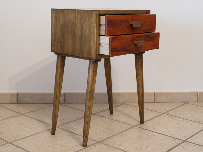 Comodino artigianale con due cassetti 