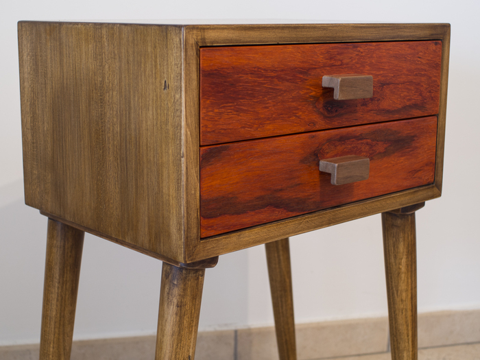 Comodino artigianale con due cassetti 