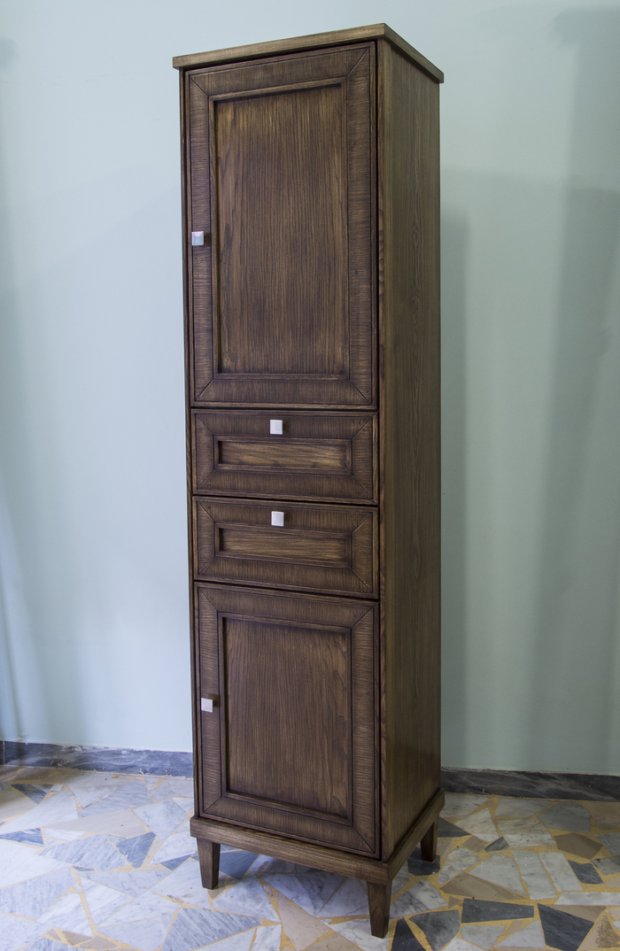 Badschrank aus Eschenholz