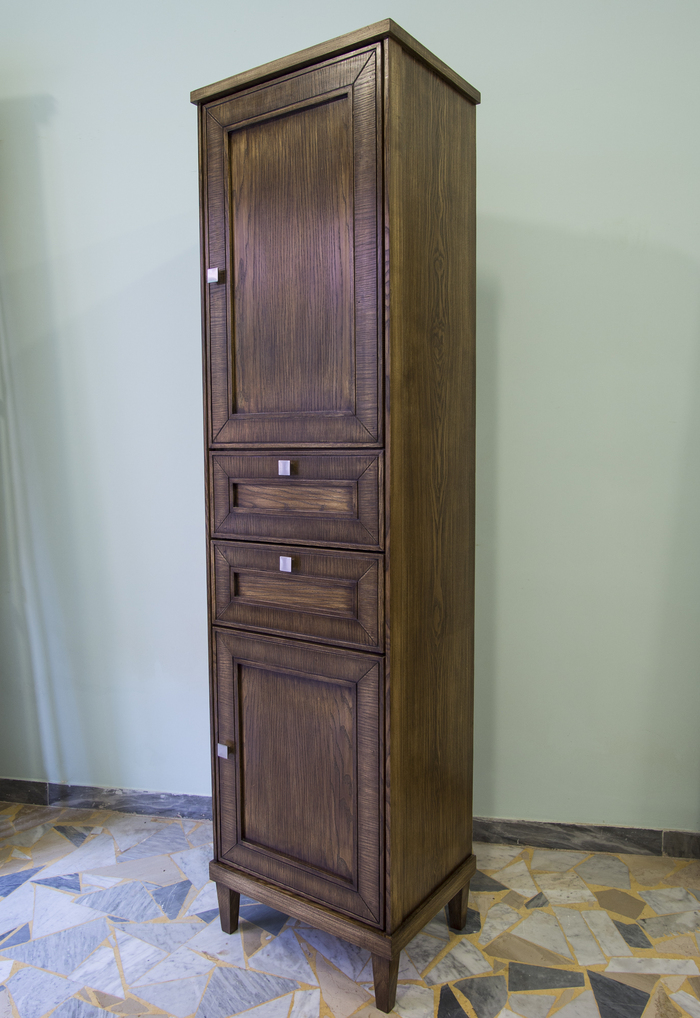 Badschrank aus Eschenholz