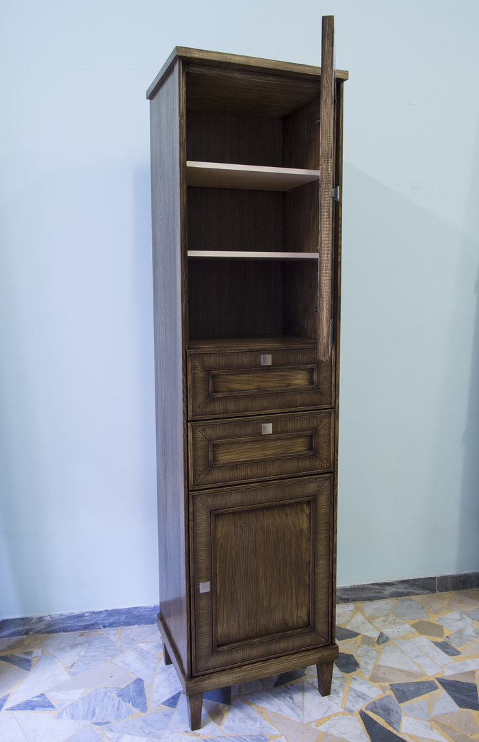 Badschrank aus Eschenholz