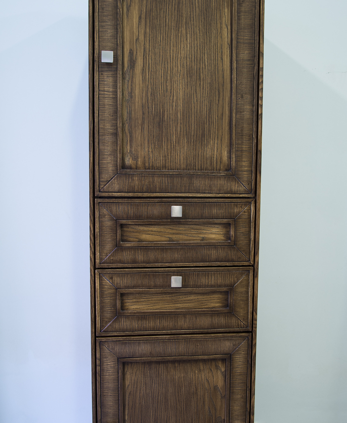 Badschrank aus Eschenholz