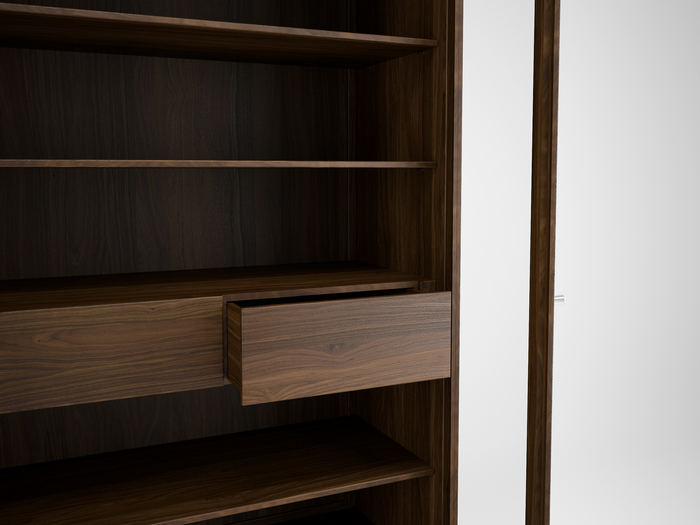 2türige Vitrine aus Walnuss-Holz