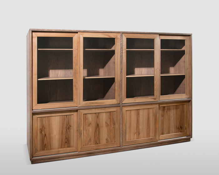 Moderne Schiebetüren-Bücherregal aus Eschen- und Nussbaumholz