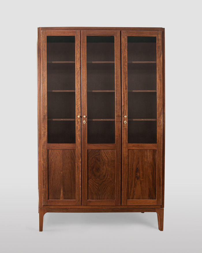 Schrank aus massivem Nussbaumholz, 3-türig 