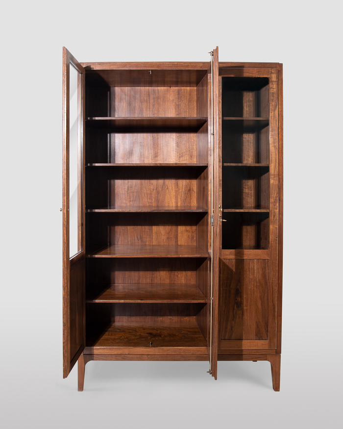 Schrank aus massivem Nussbaumholz, 3-türig 