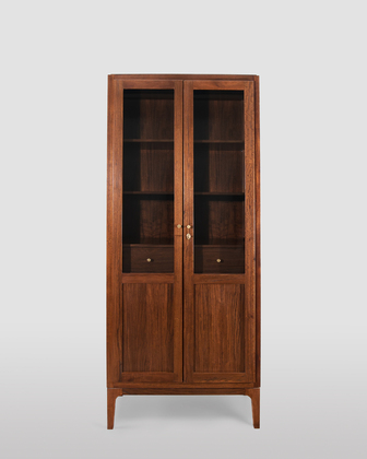 Schrank aus massivem Nussbaumholz, 2-türig mit Kommode 