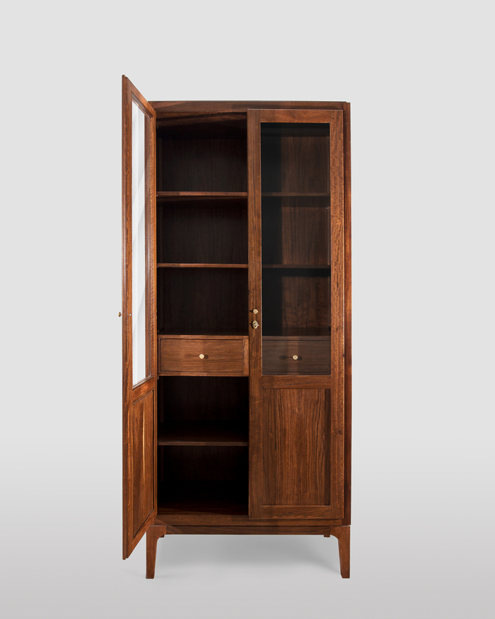 Vetrina due ante in noce con cassettiera