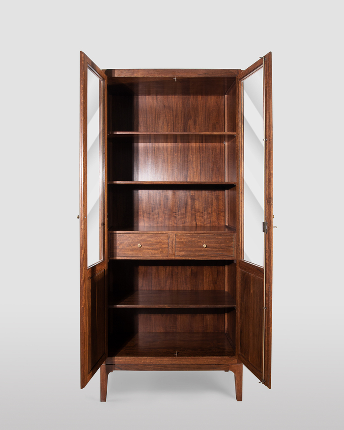 Vetrina due ante in noce con cassettiera