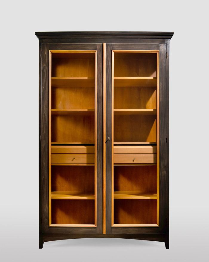 2türige, schlammfarbige Vitrine