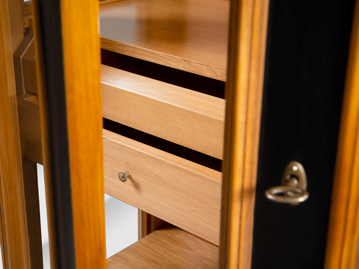 Schwarze handgefertigte Vitrine mit zwei Glastüren und Schublade