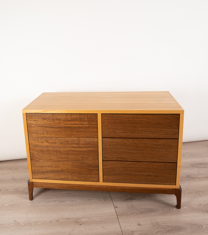 Madia stile minimal in rovere e noce