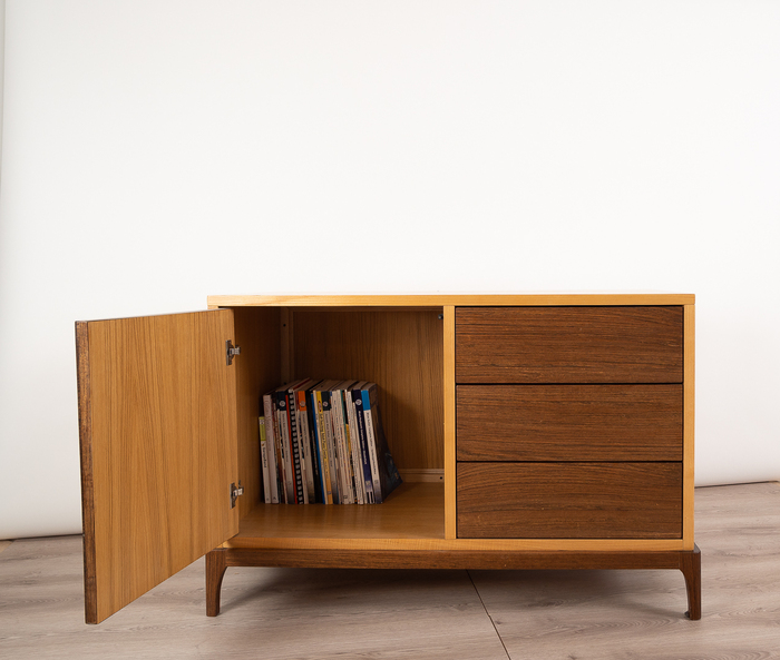 Madia stile minimal in rovere e noce