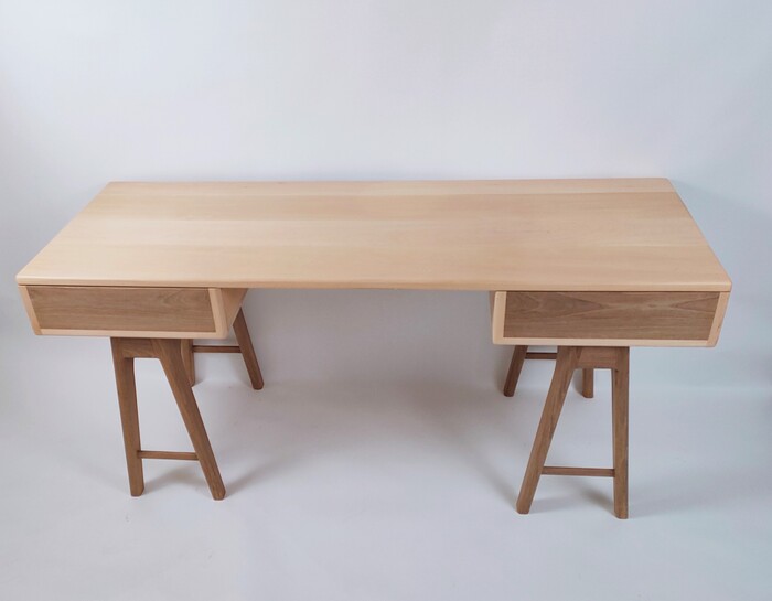 Schreibtisch im skandinavischen Stil