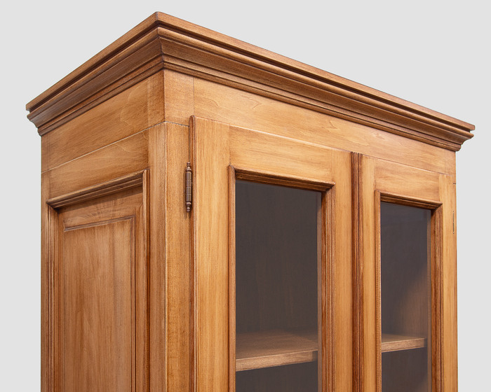 Bücherschrank mit zwei Türen