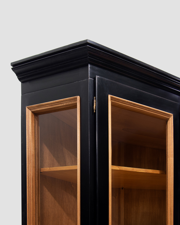 3-türige Vitrine in Schwarz und Walnuss-Farbe