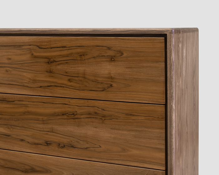 Moderne Kommode im minimalistischen Stil 