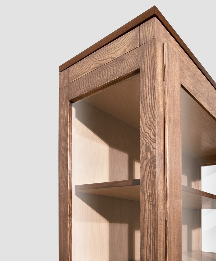 Vitrine im minimalistischen Stil, 2-türig 