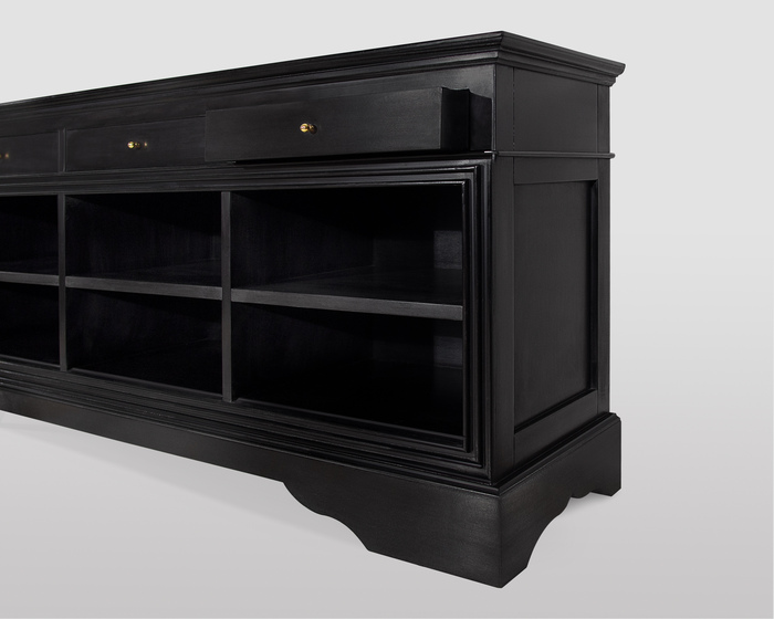 Handgemachter TV-Möbel aus massivem Tiglienholz mit Schubladen und nachhaltigen Oberflächen