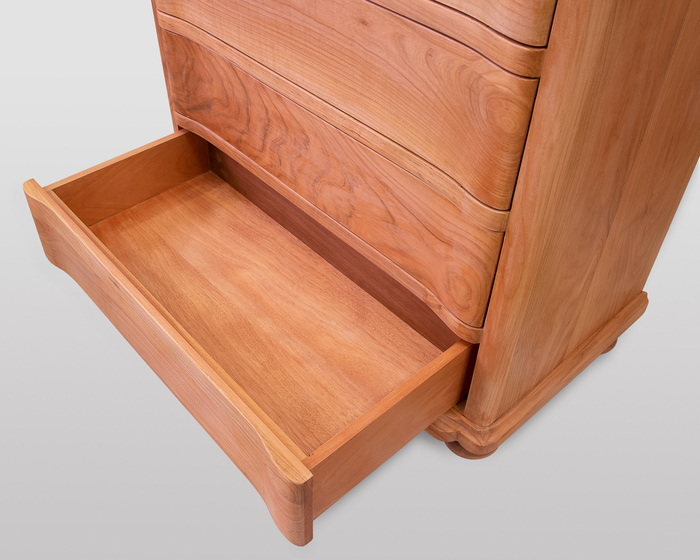 7-Laden Kommode aus Kirschenholz