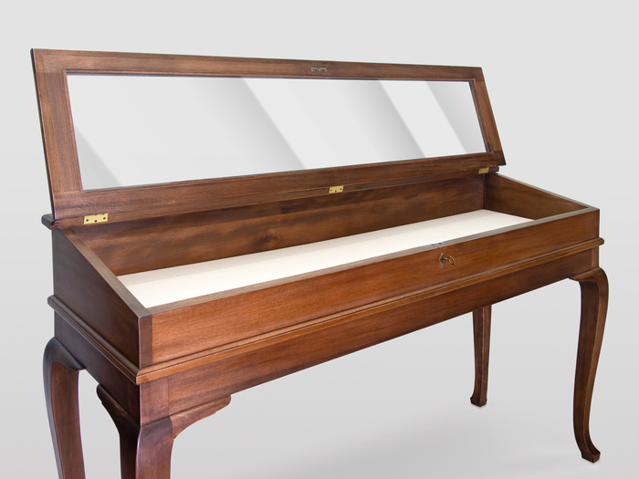 Vetrina con piano a ribalta