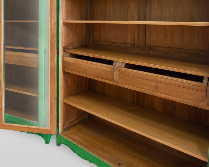 Grüne Bücherschränke