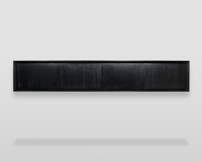 Wandvitrine im minimalistischen Stil