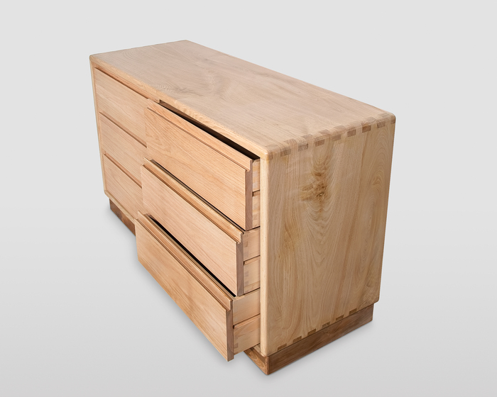 Designer-Kommode mit Nuten und Federverbindungen