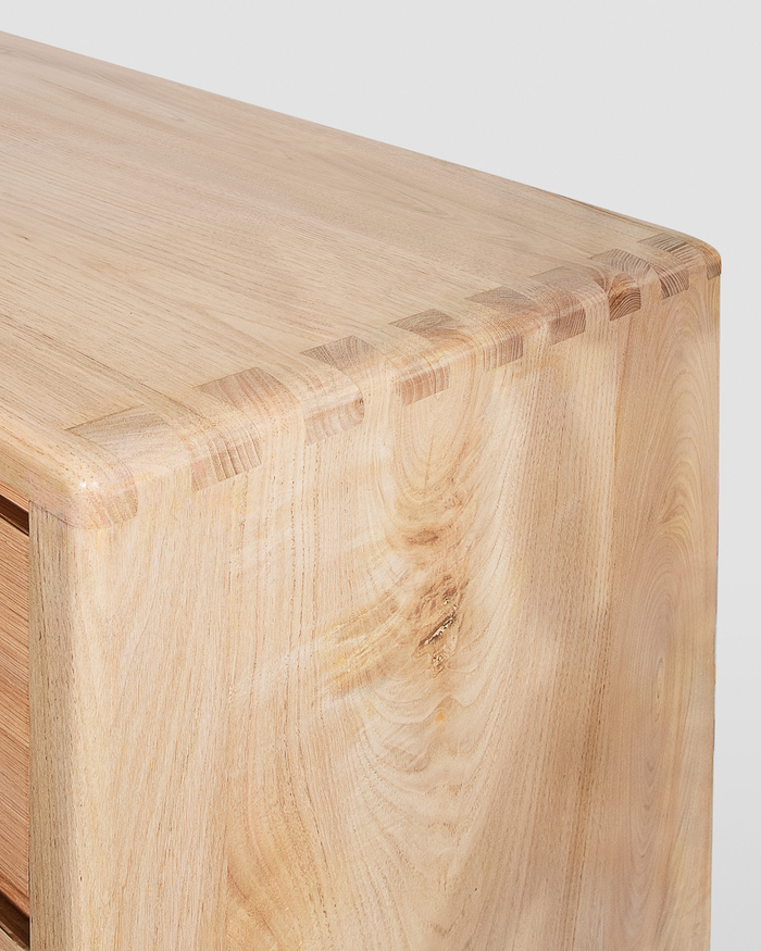 Designer-Kommode mit Nuten und Federverbindungen