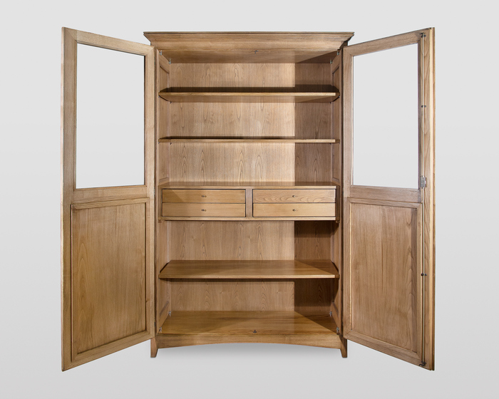 Klassisches Bücherregal mit zwei Türen