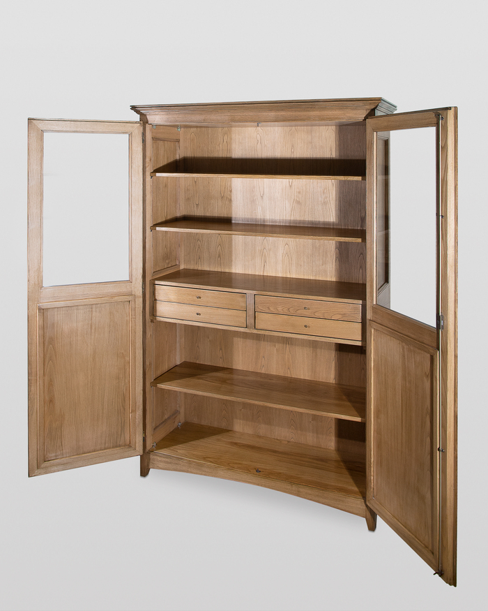 Klassisches Bücherregal mit zwei Türen