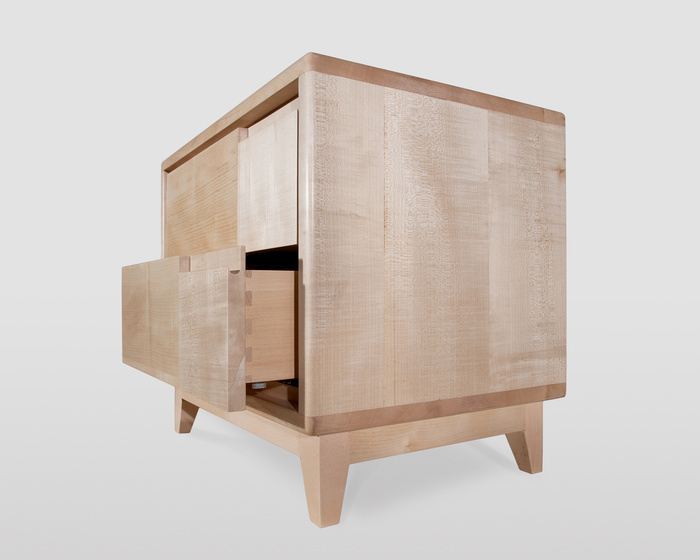 Comodino Artigianale Scandinavo in Acero Massello con Due Cassetti