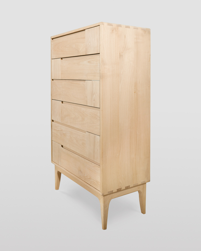 Cassettiera stile scandinavo con sei cassetti